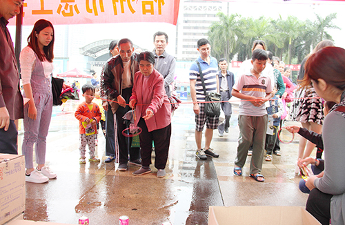 五一廣場(chǎng)活動(dòng)跑圈游藝.jpg