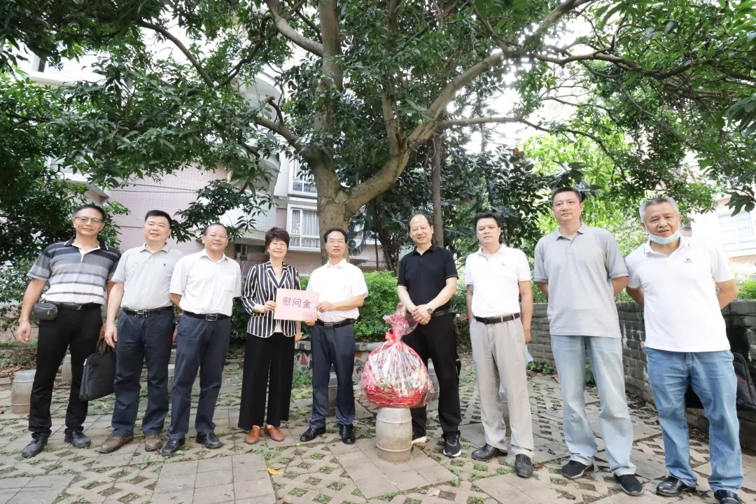 暖心！自治區(qū)總工會(huì)調(diào)研走訪慰問組到我市開展調(diào)研走訪慰問活動(dòng)