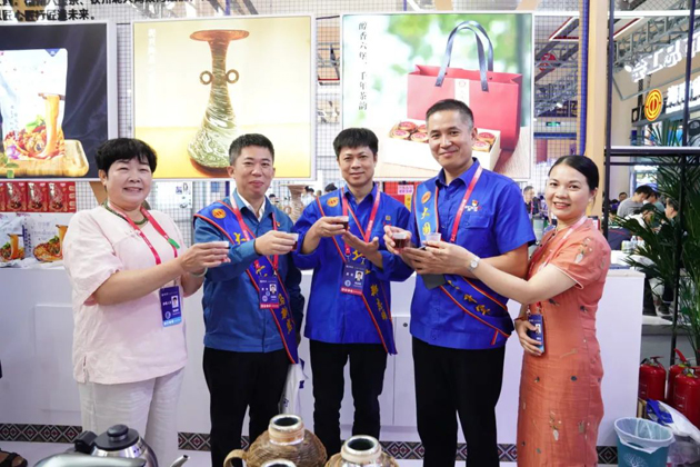 梧茶飄香展魅力，技能創(chuàng)新眾人捧丨梧州六堡茶亮相第二屆大國工匠創(chuàng)新交流大會