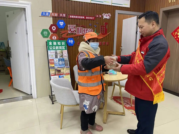 冬至團(tuán)圓日，工會(huì)服務(wù)暖心間