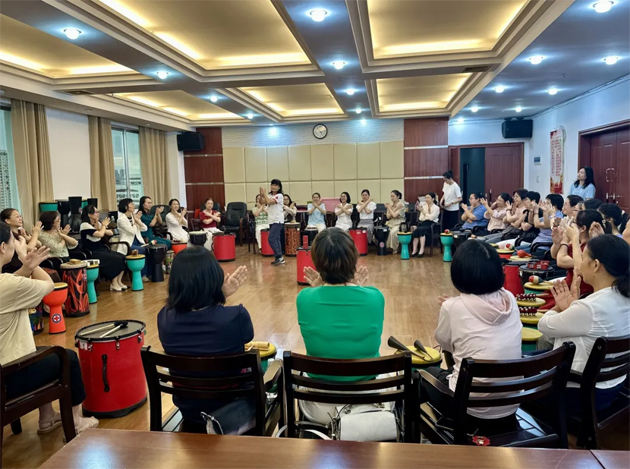 梧州市總工會(huì)女職工委員會(huì)開展“黨旗領(lǐng)航聚合力，情暖巾幗綻芳華” 主題活動(dòng)