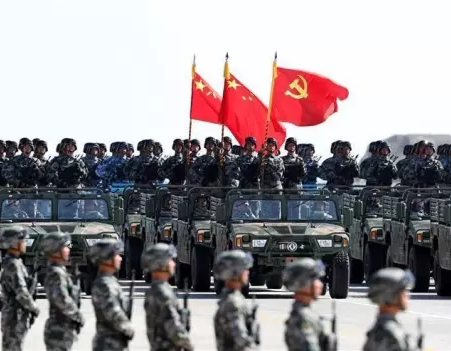 今天八一，致敬中國軍人！