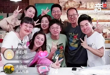 打工新鮮事丨一邊“上課”，一邊“賣大米”，被他的直播語錄圈粉了~